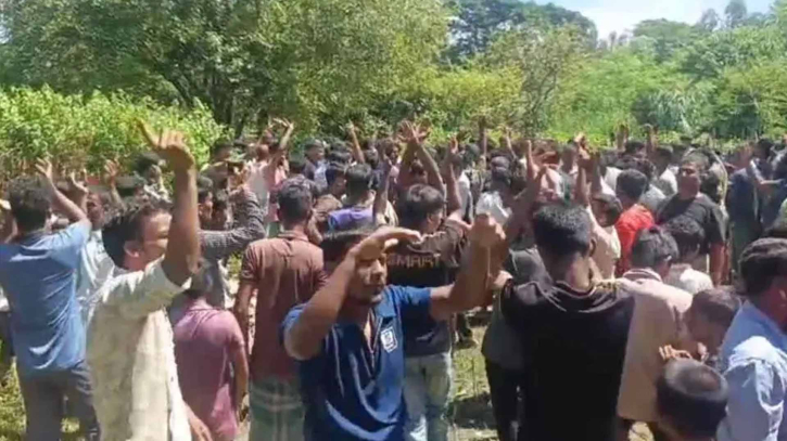 সীতাকুণ্ডে রেলওয়ের জায়গা উচ্ছেদে বাধা, উত্তেজনা
